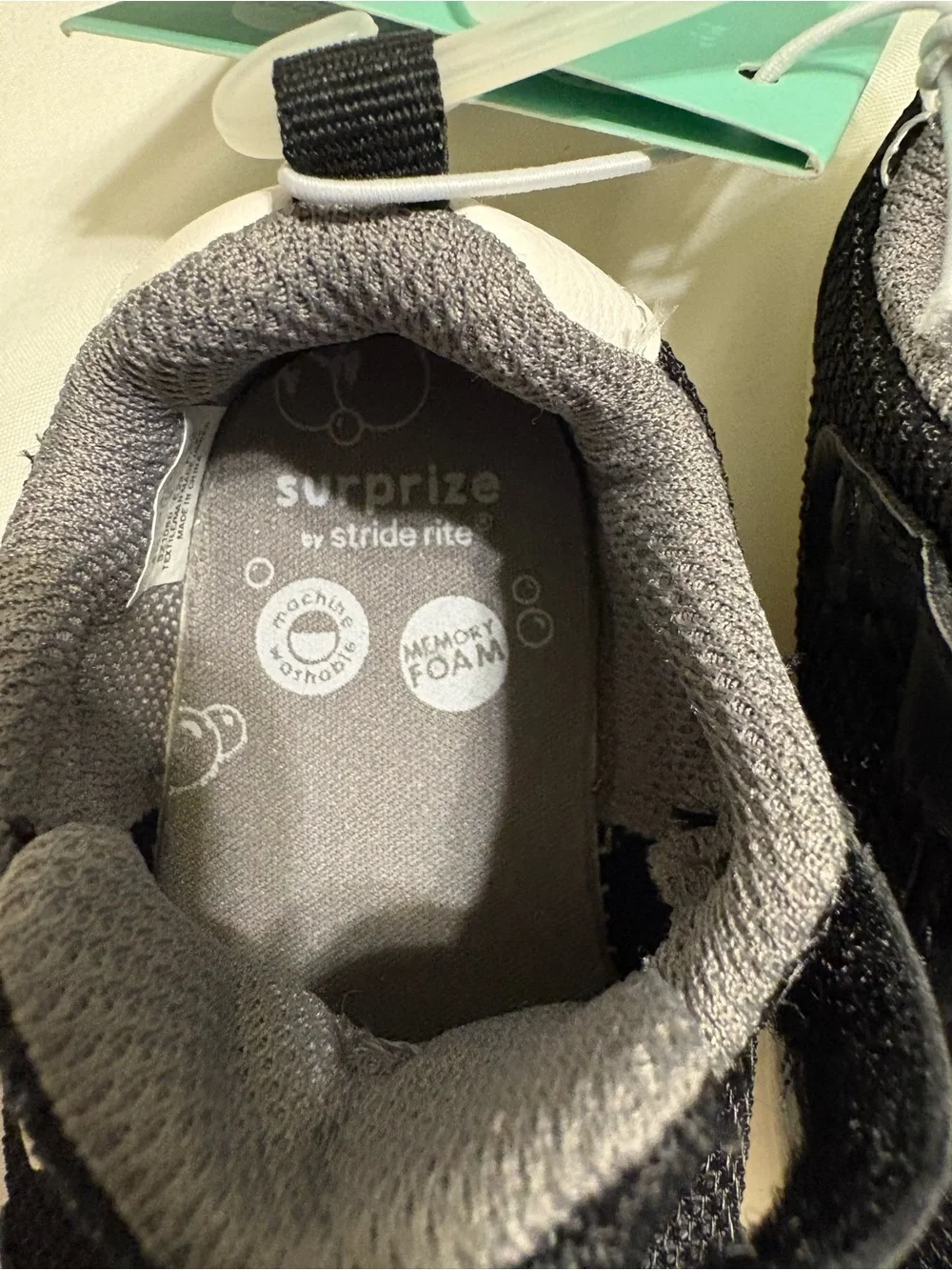 Stride Rite Black and White /Baby  Shoes Sneakers  !!!! Size 4 Months